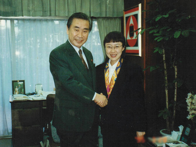 羽田孜元首相と中国経済戦略訪日団との会談　日中通訳